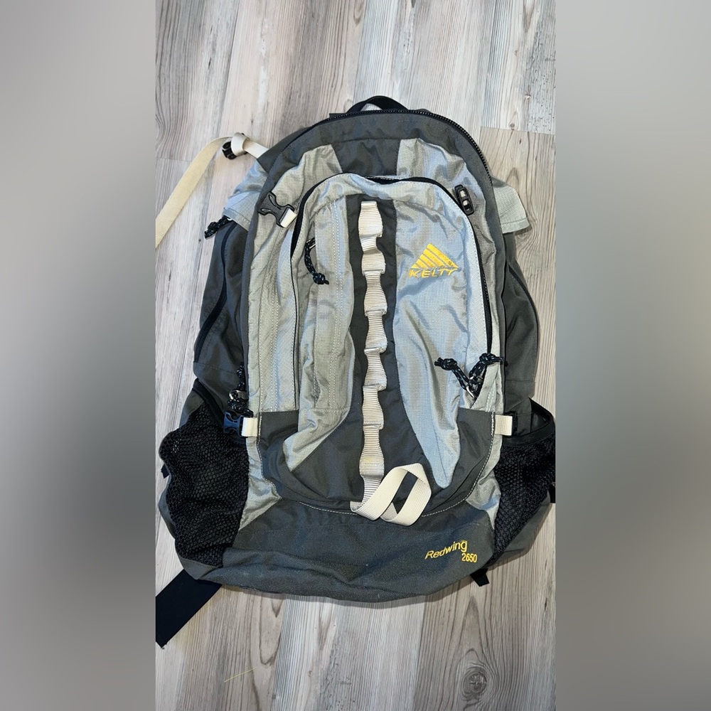 Kelty Redwing 2650 Backpack Hiking Pack 44 Liter Travel Camping Charcoal Silver